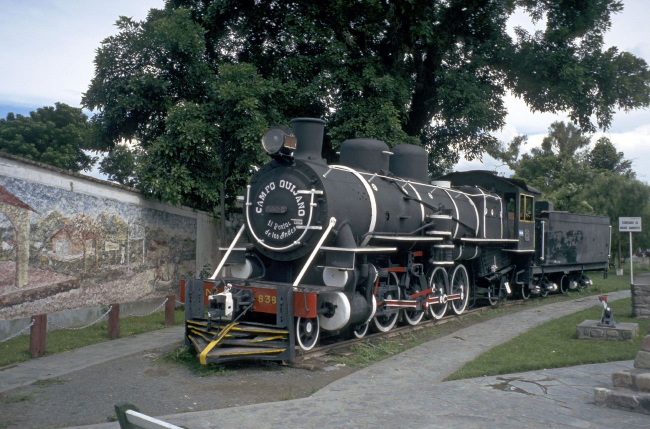 arg06_381l.jpg - Argentine, Noroeste, janvier 2006 de San Antonio à Salta la station de départ du train des nuages