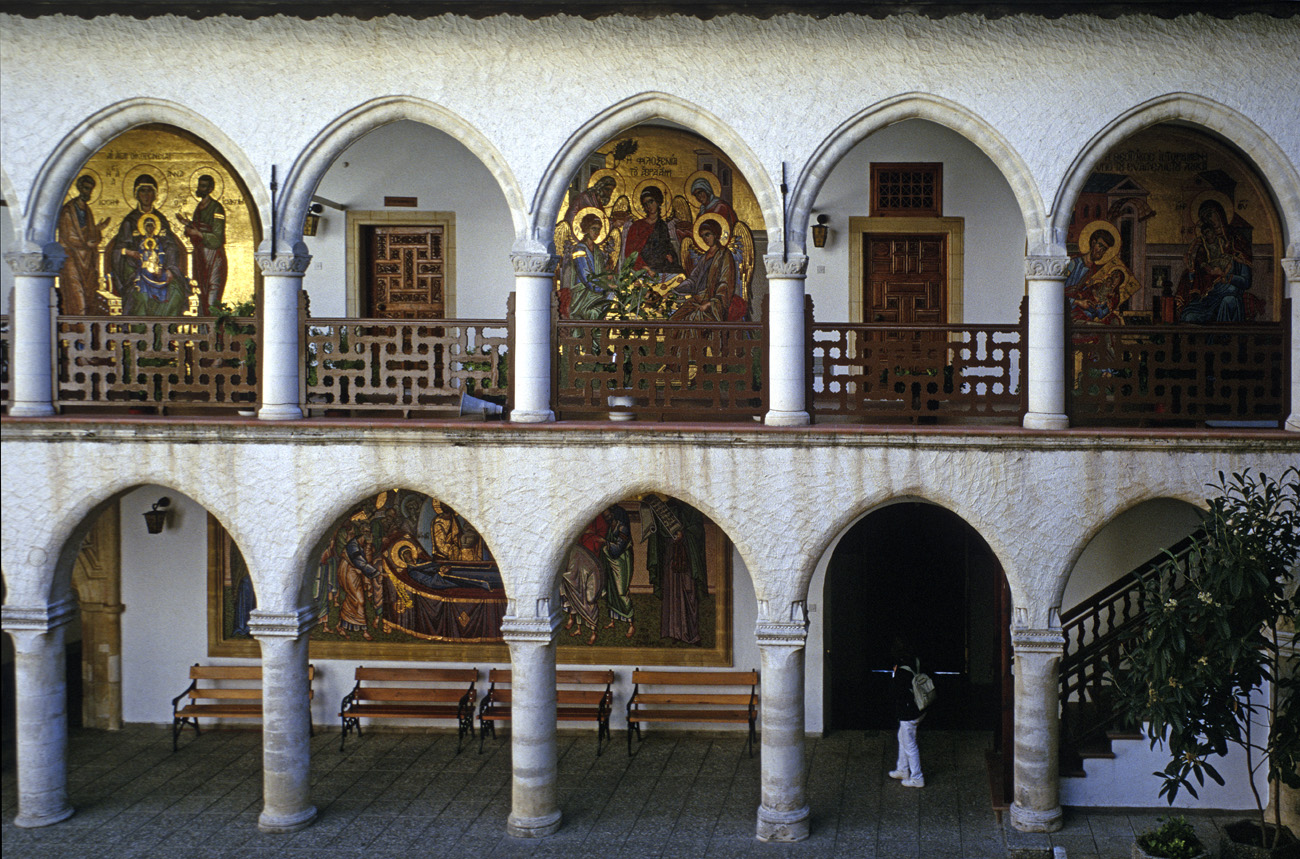 chy1998_28.jpg - Troodos monastère de Kykko Ektachrome Elite 100