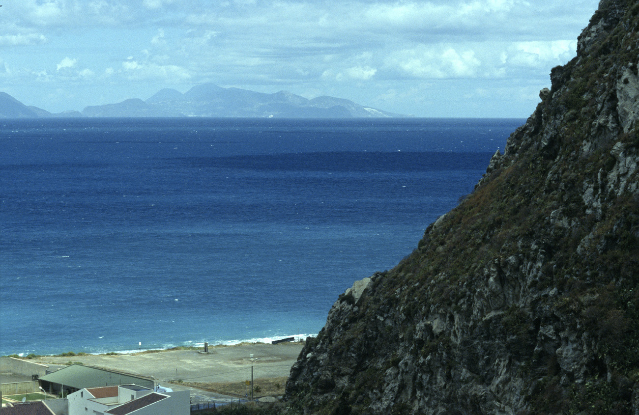 eol06_034.jpg - Italie, Îles Éoliennes - Milazzo  Fuji Provia 400 F