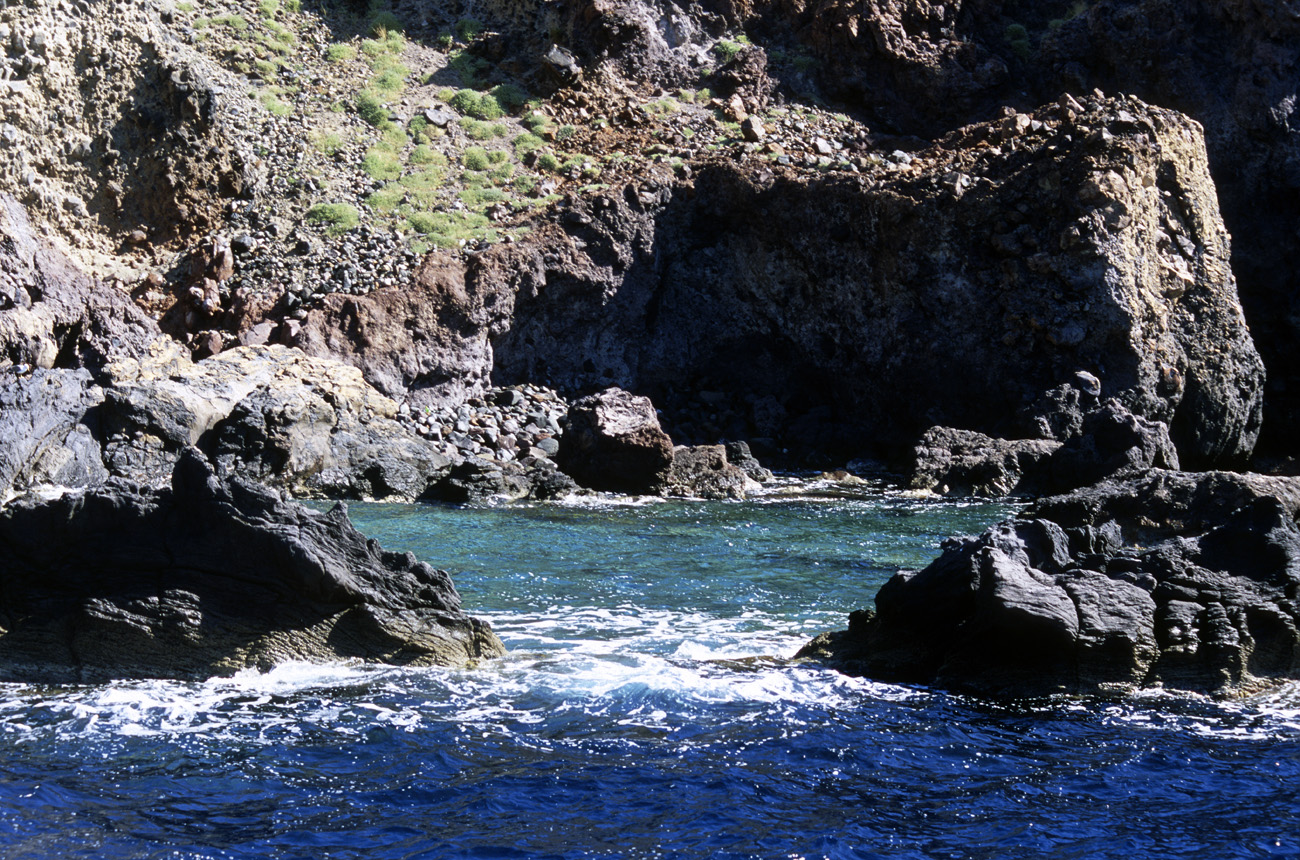 eol06_149.jpg - Italie, îles Eoliennes Vulcano la baignoire de Vénus Fuji Velvia 100 F