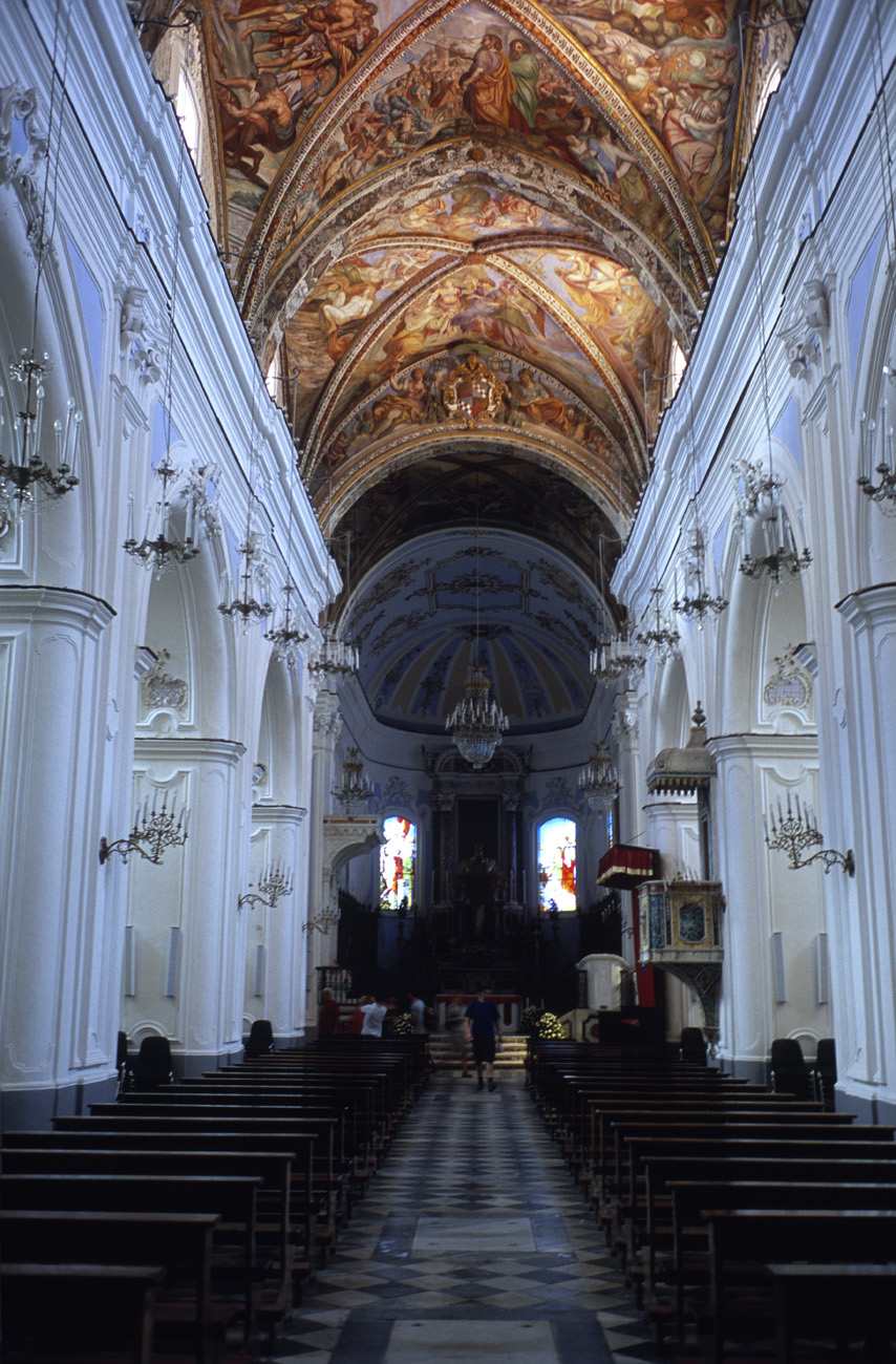 eol06_189l.jpg - Italie, îles Eoliennes Lipari la cathédrale San Bartolomeo Fuji Velvia 100 F