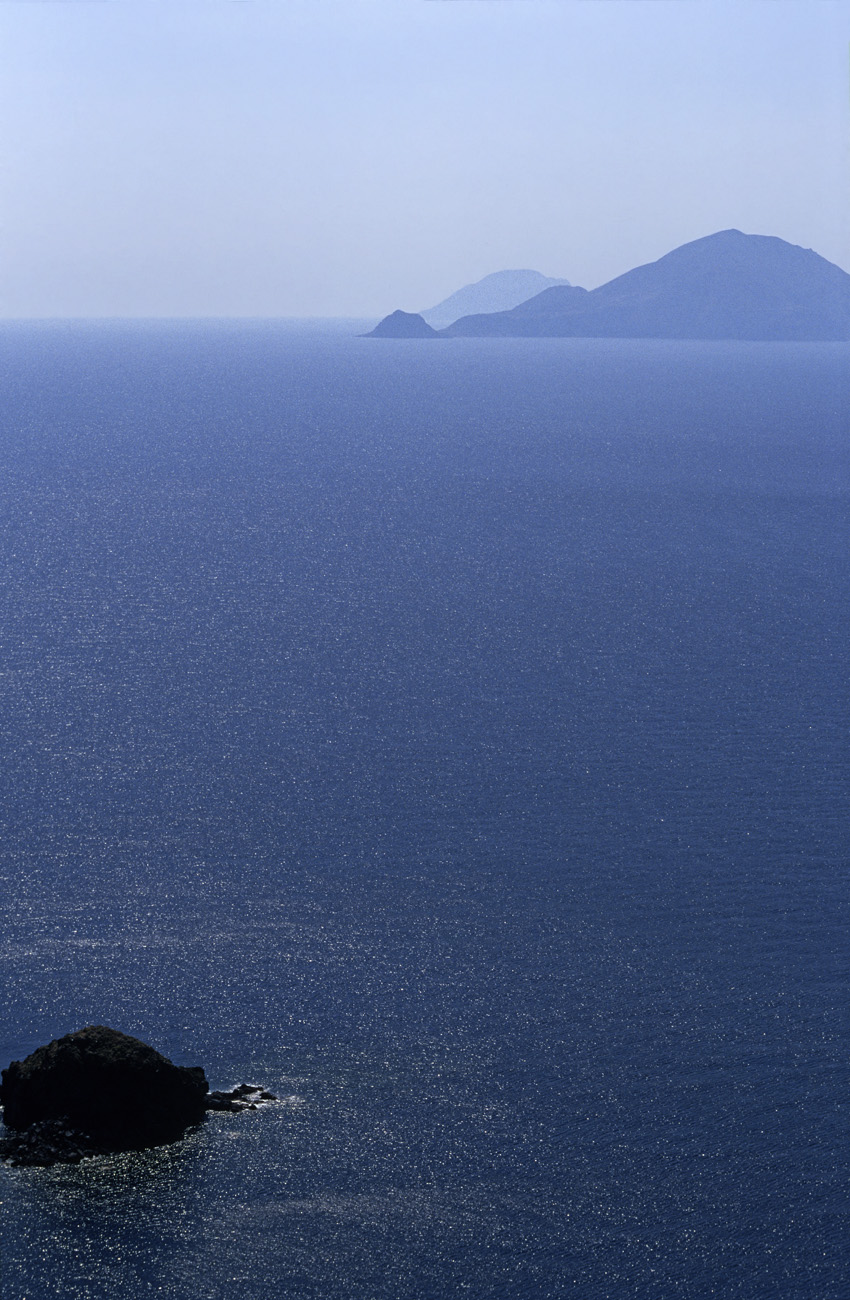 eol06_278.jpg - Italie, îles Eoliennes Salina baie de Pollara Fuji Velvia 100 F