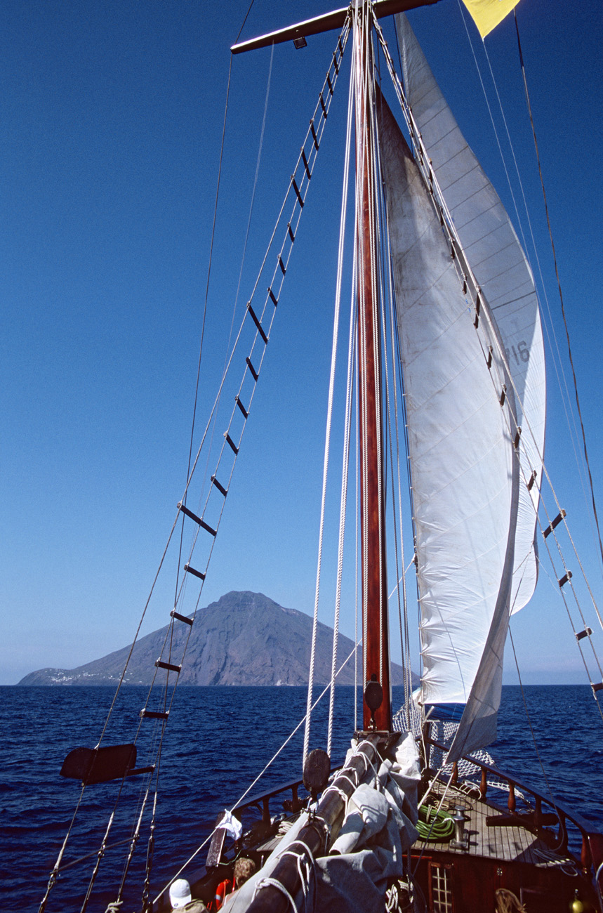 eol06_381.jpg - Italie, îles Eoliennes Stromboli Stromboli nous voilà Fuji Velvia 100 F