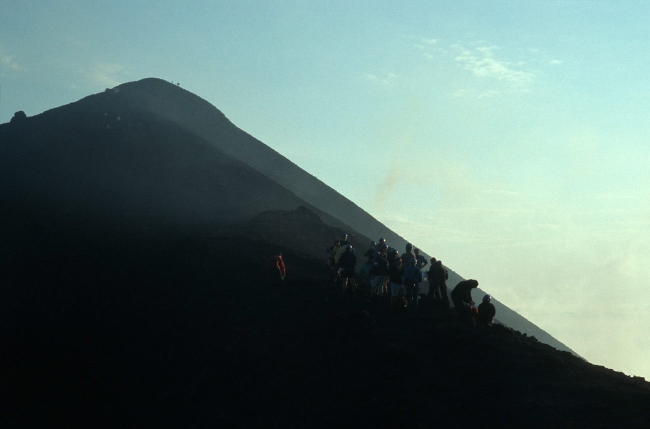 eol06_392.jpg - Italie, îles Eoliennes Stromboli encore un effort et on y sera Fuji Provia 400 F