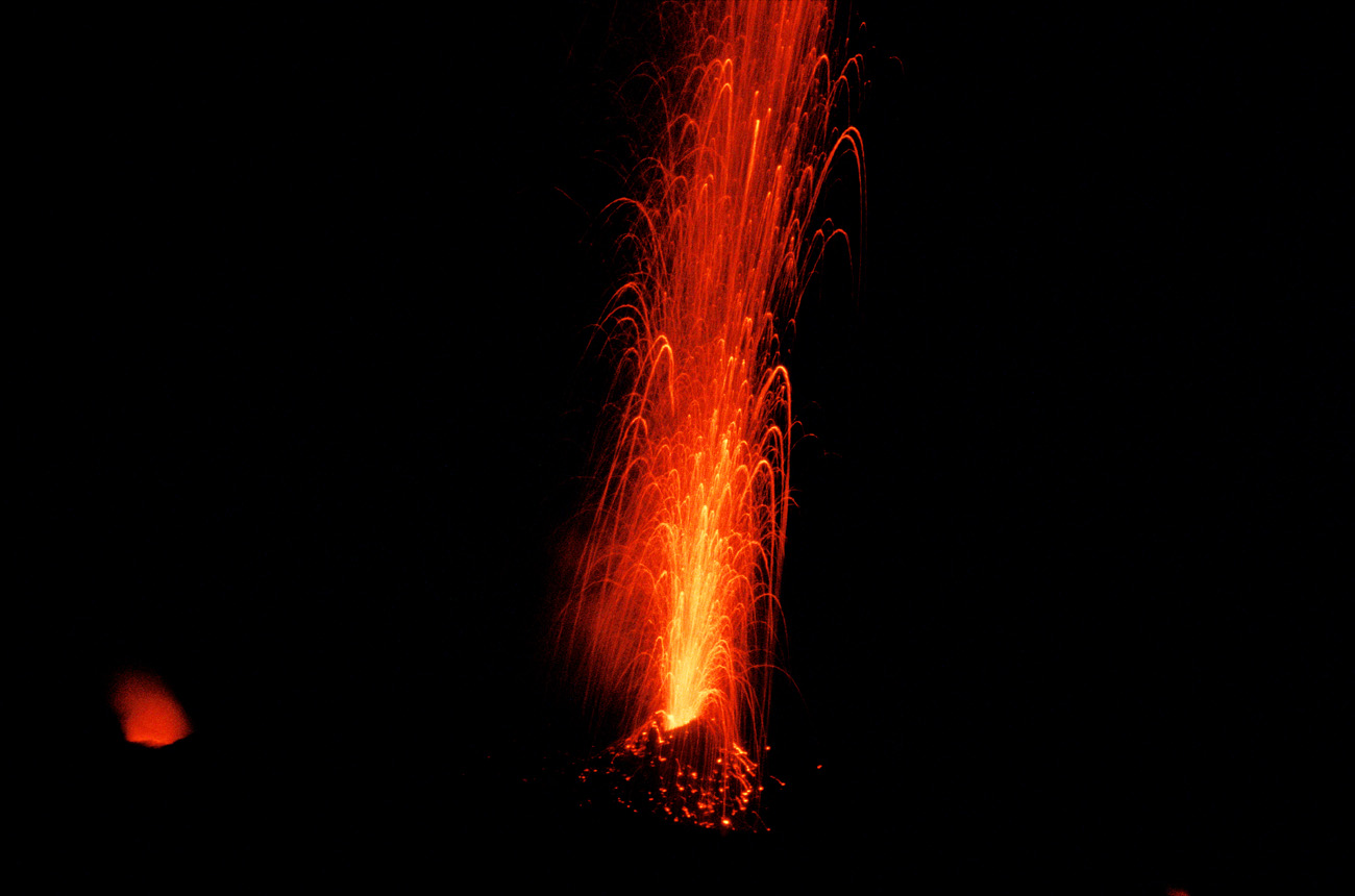 eol06_415.jpg - Italie, îles Eoliennes Stromboli spectacle unique Fuji Provia 400 F