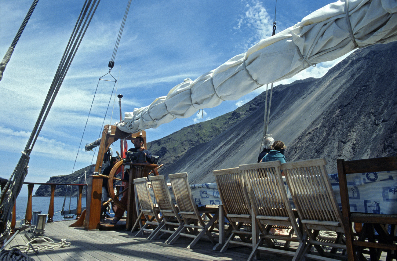eol06_456.jpg - Italie, îles Eoliennes Stromboli parallèles Fuji Provia 400 F