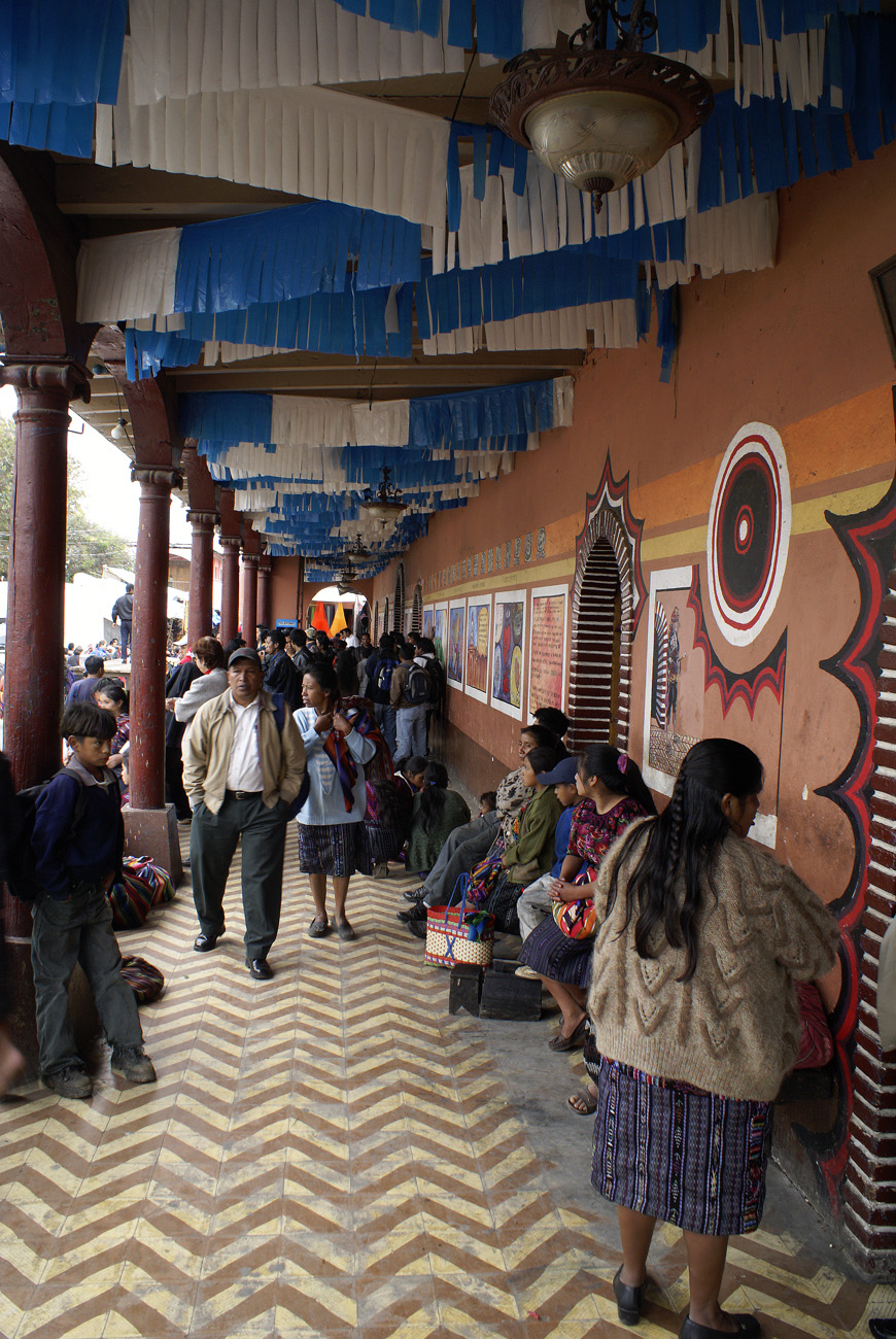 gua06_0118.jpg - Chichicastenango près du marché couvert