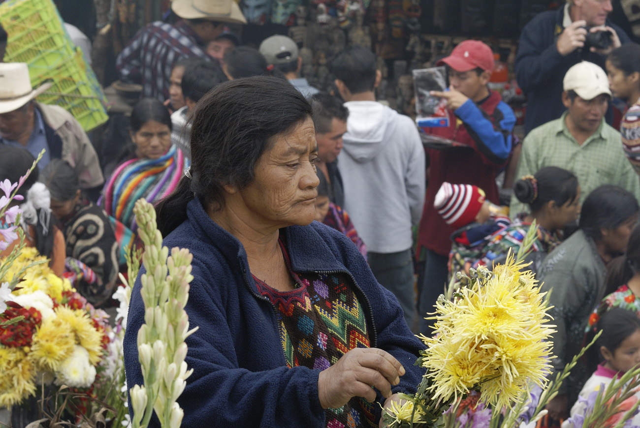 gua06_0124.jpg - Chichicastenango le marché aux fleurs