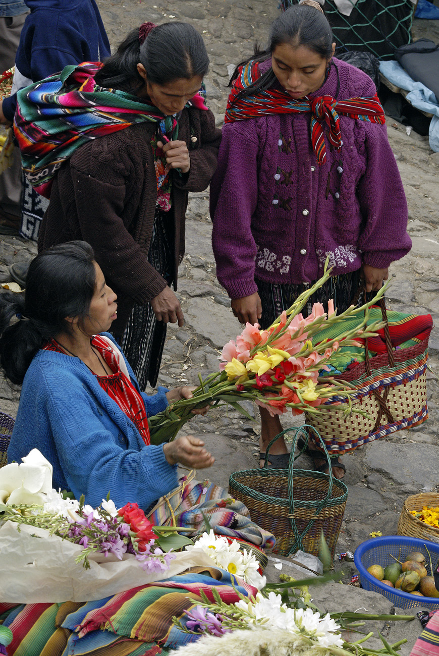 gua06_0130.jpg - Chichicastenango le marché aux fleurs