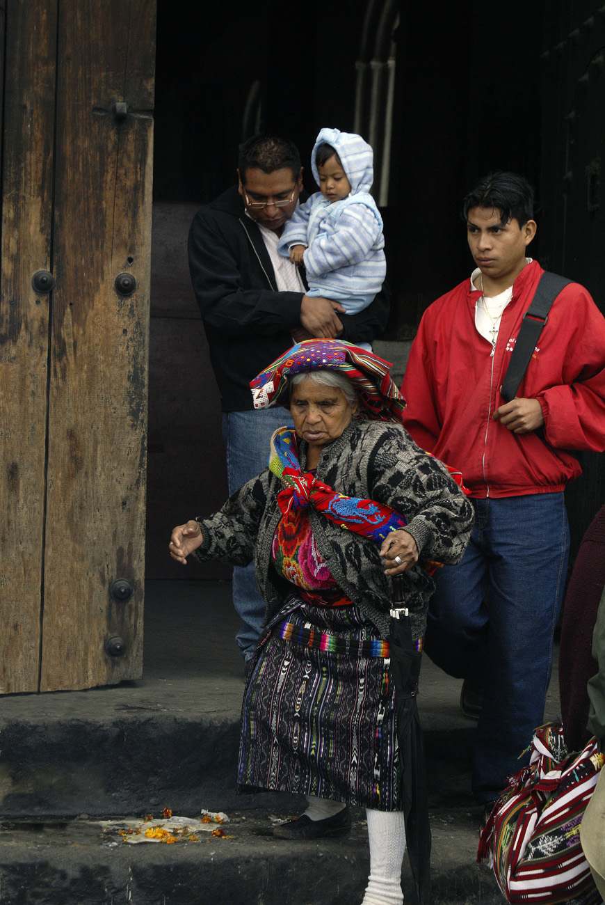 gua06_0131.jpg - Chichicastenango sortie de la messe