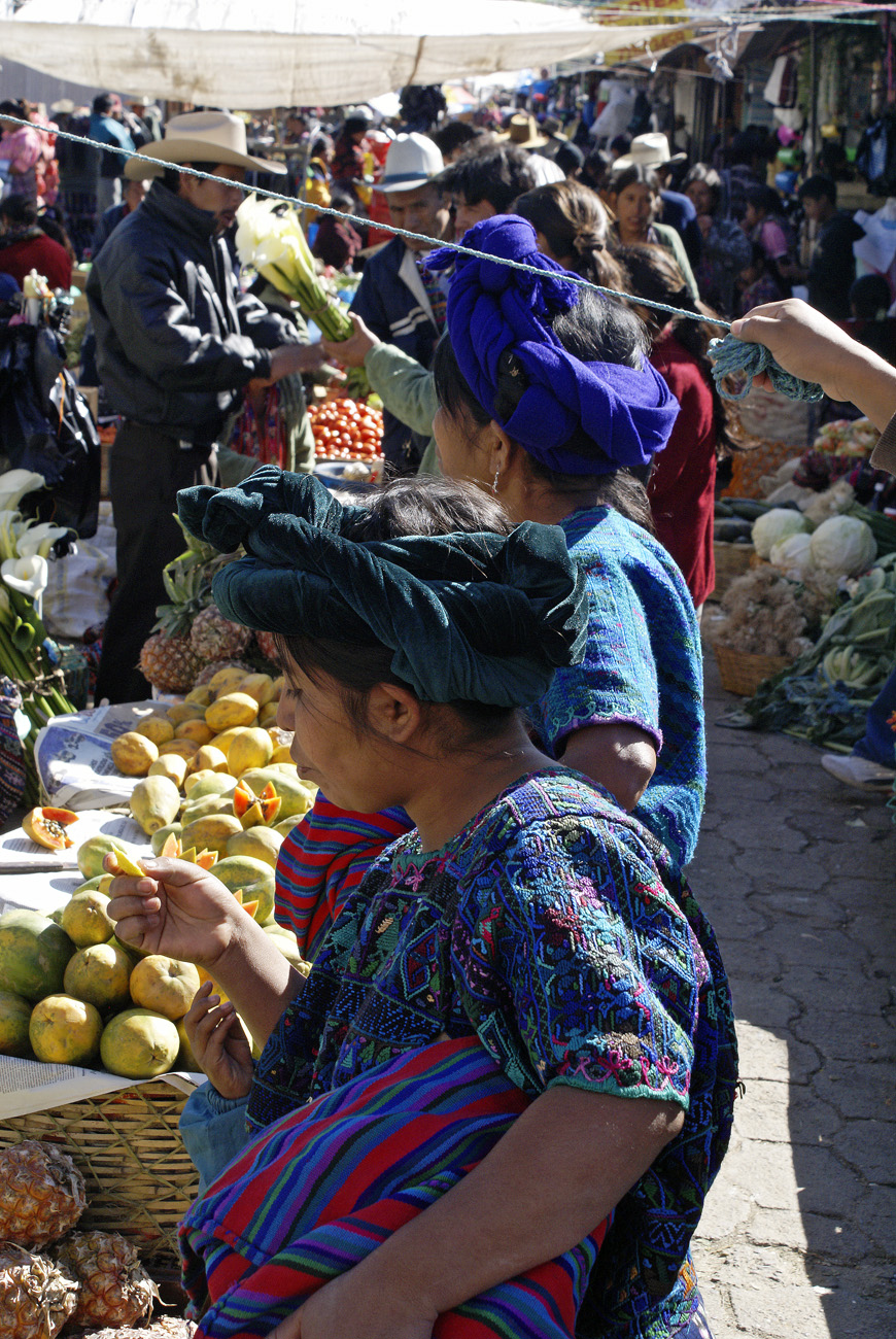 gua06_0284.jpg - autour du lac Atitlan  Solola le marché de Solola est un marché agricole peu fréquenté des touristes