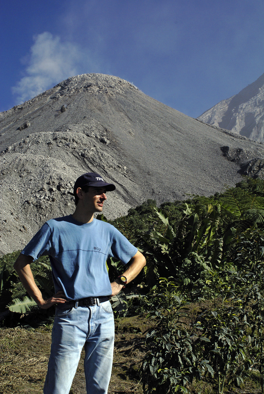 gua06_0363.jpg - volcan Santiaguito  belvédère d'observation, alt 1700m Emmanuel