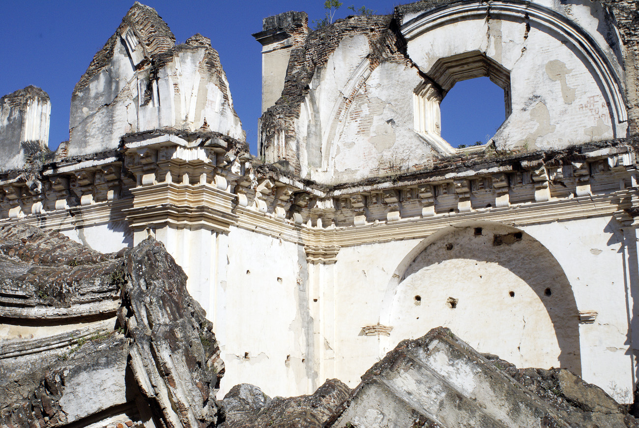 gua06_0415.jpg - Antigua  La Recoleccion témoin poignant des séismes ayant secoué la ville jusqu'à son abandon comme capitale à la fin du 18ème siècle