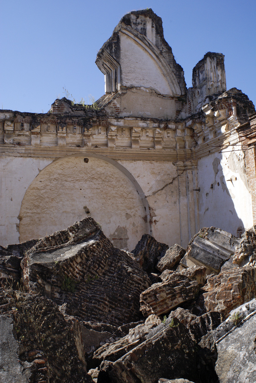 gua06_0416.jpg - Antigua  La Recoleccion témoin poignant des séismes ayant secoué la ville jusqu'à son abandon comme capitale à la fin du 18ème siècle