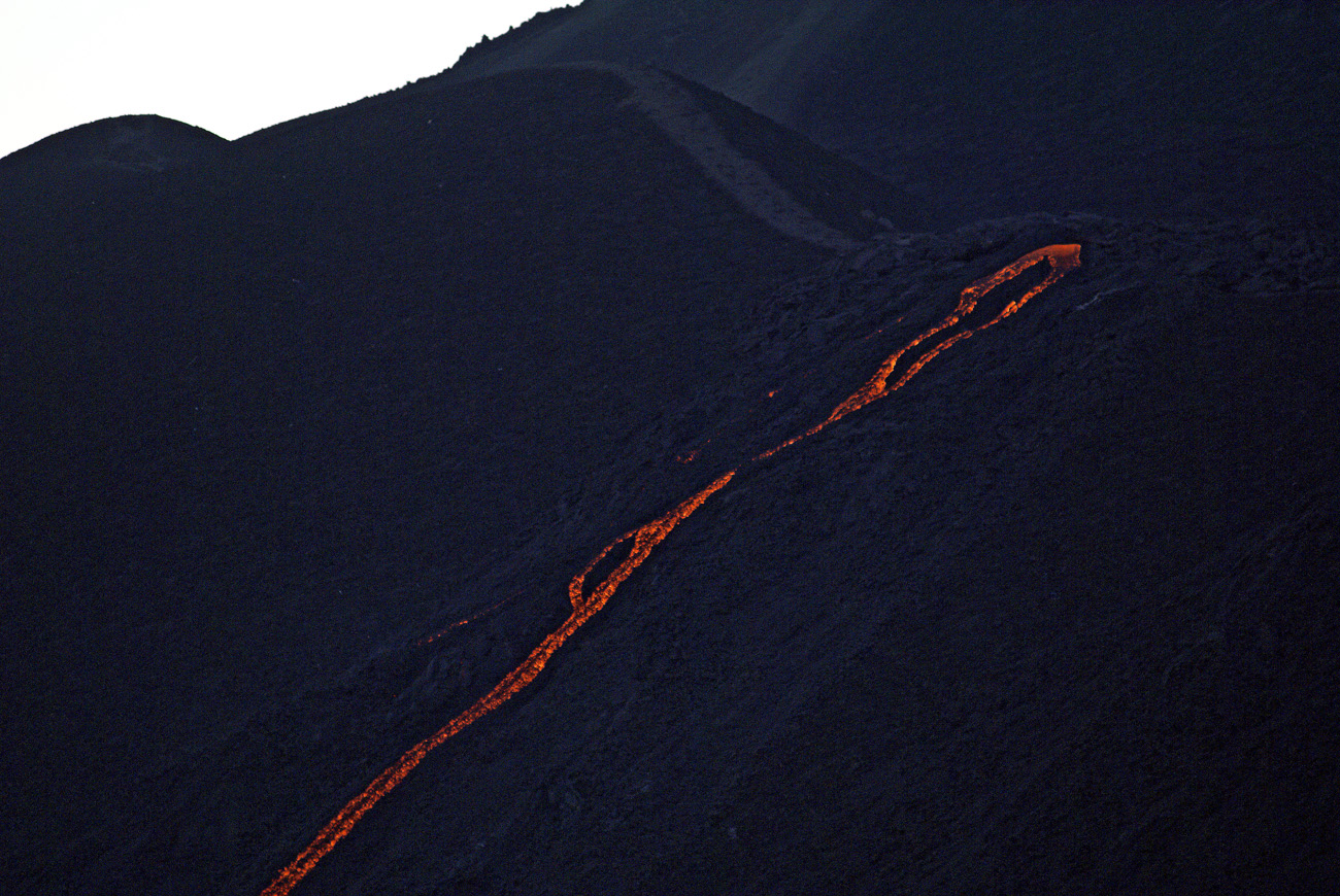 gua06_0494.jpg - volcan Pacaya coulée de laves latérale