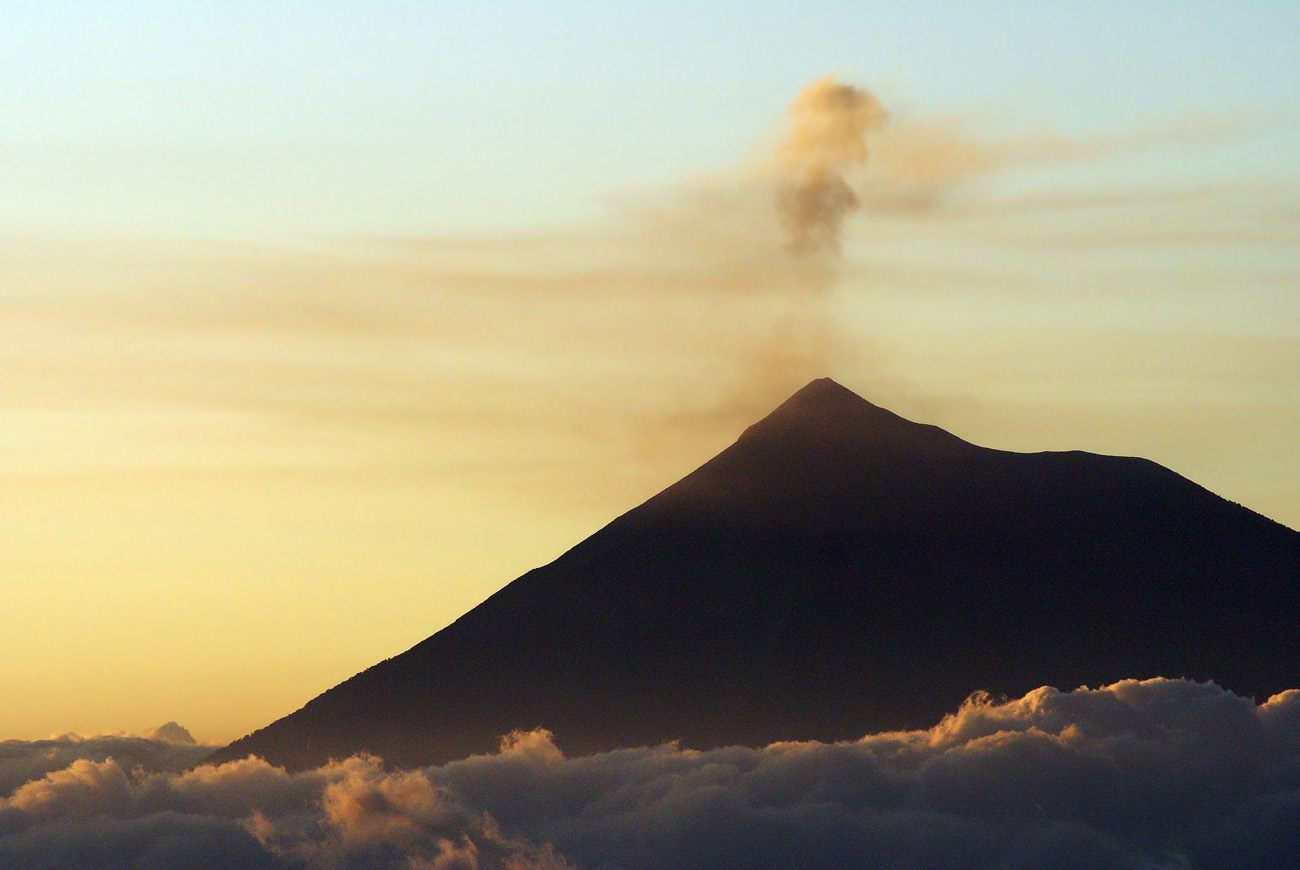 gua06_0499.jpg - volcan Pacaya éruption du volcan Fuego au coucher du soleil