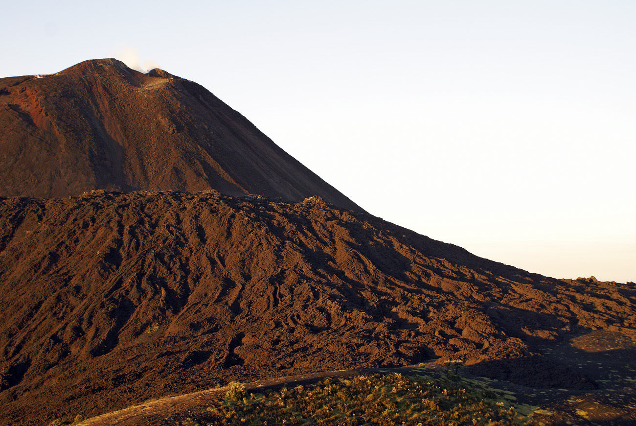 gua06_0527.jpg - volcan Pacaya lever de soleil