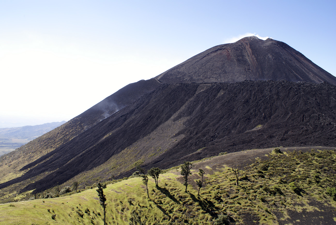 gua06_0552.jpg - volcan Pacaya contrastes