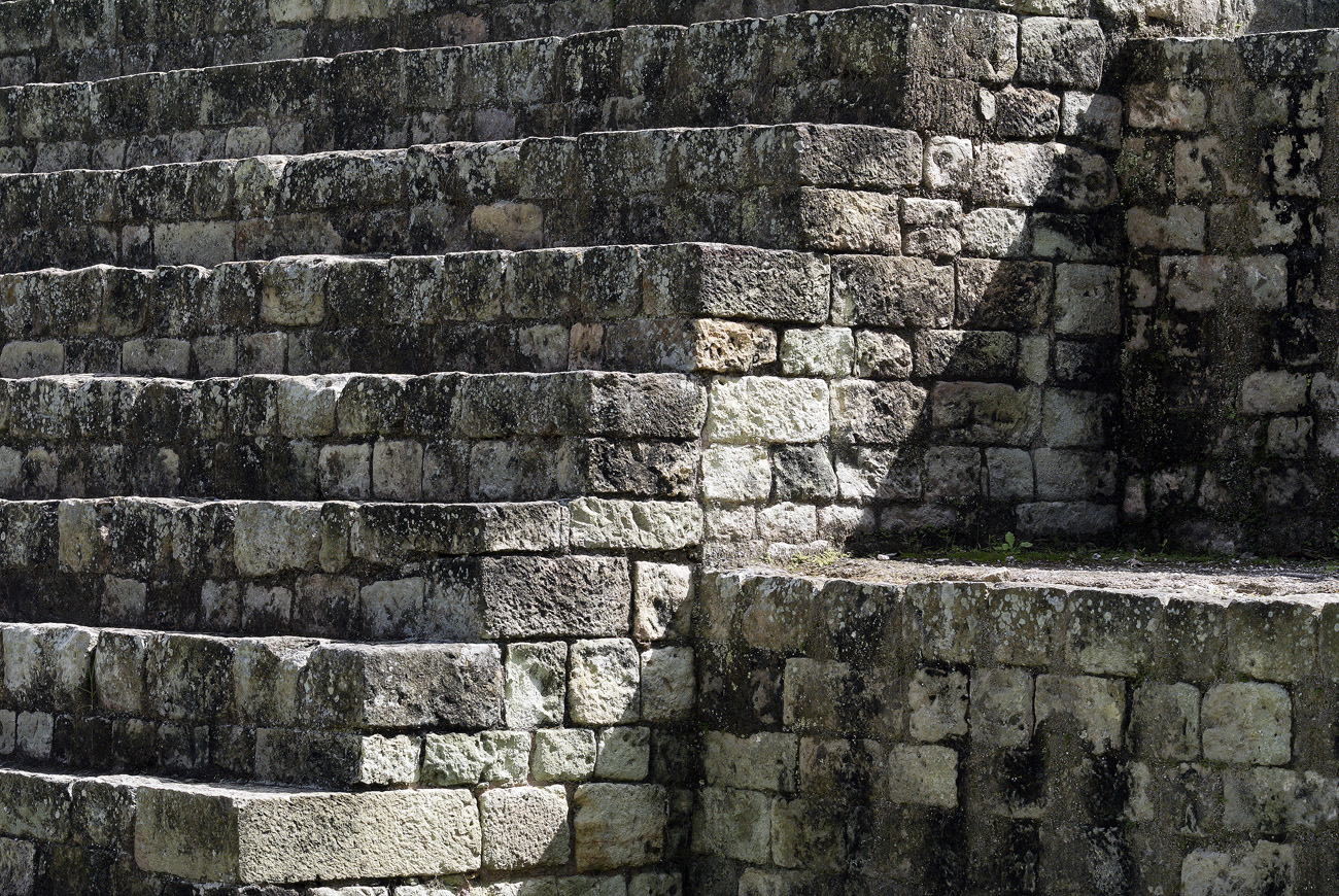 gua06_0686.jpg - Honduras ouest  Copan petit temple du groupe principal