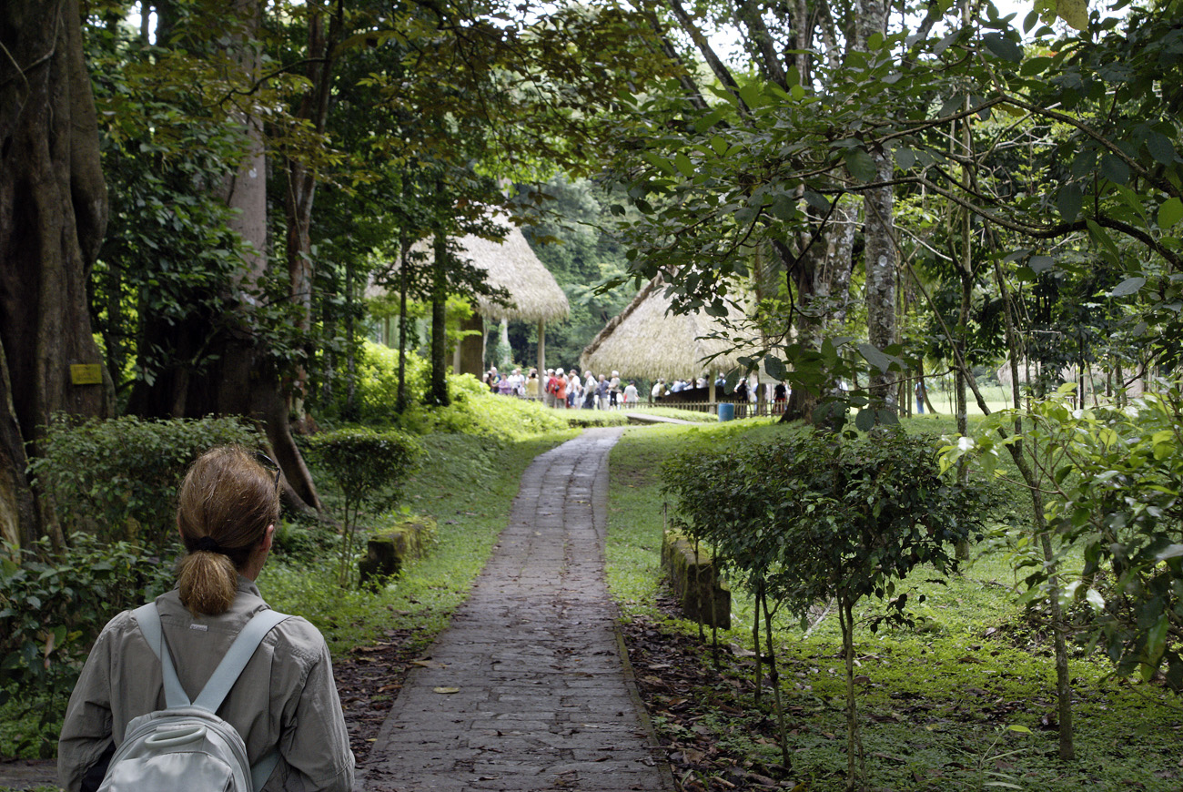 gua06_0790.jpg - Quirigua l'arrivée sur le site