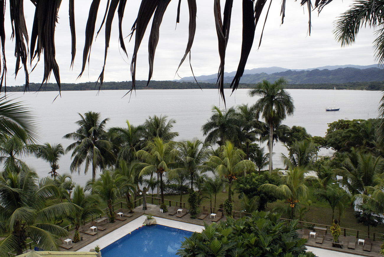 gua06_0839.jpg - Livingston la vue sur la baie depuis notre suite..