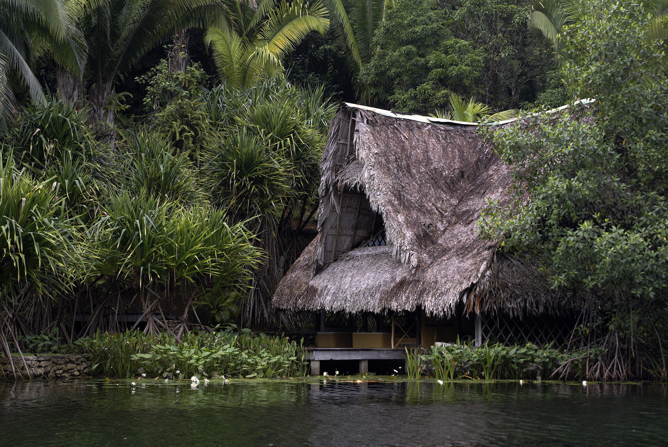 gua06_0964.jpg - rio Dulce case d'indiens qeqchi