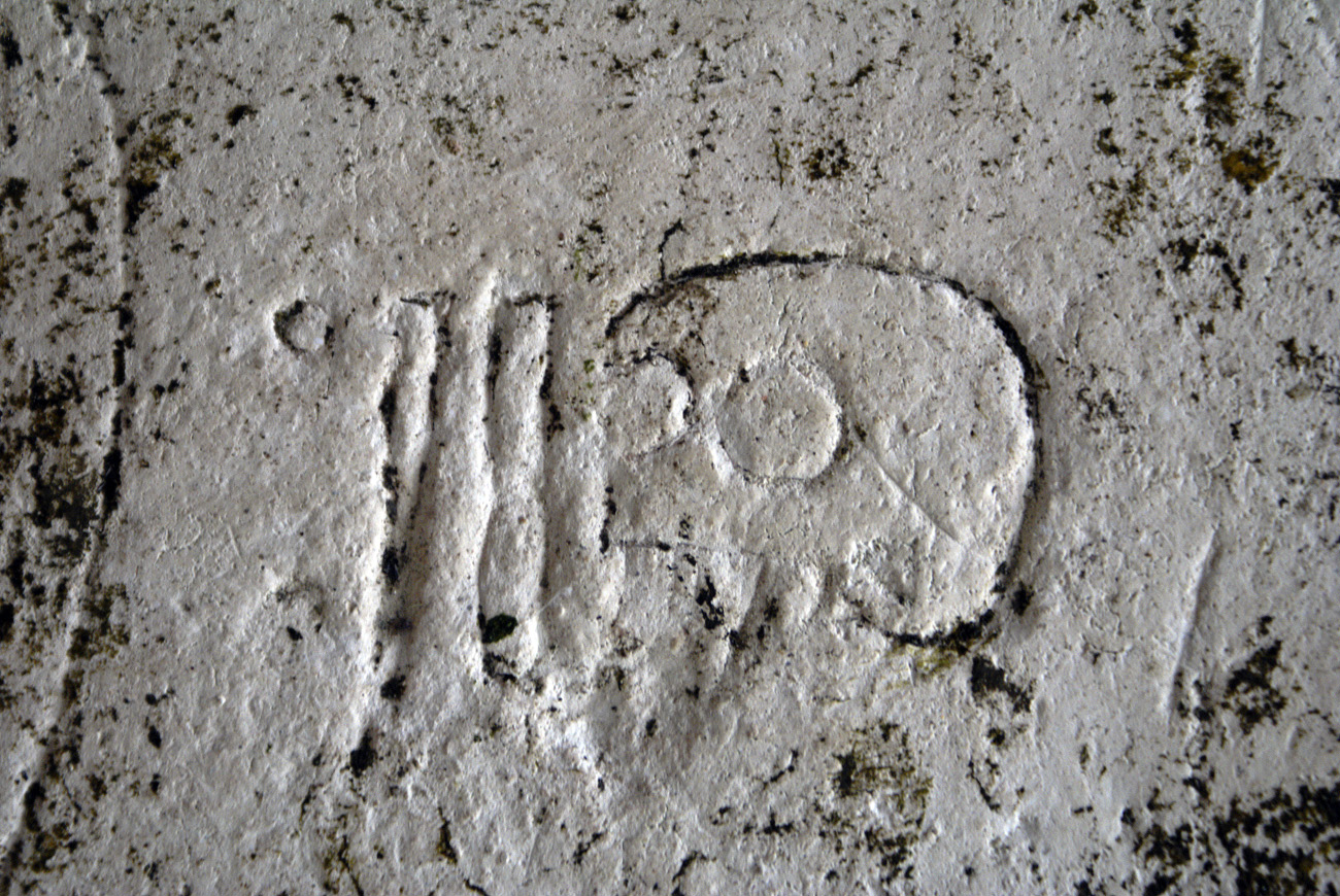 gua06_1219.jpg - Tikal graffiti maya