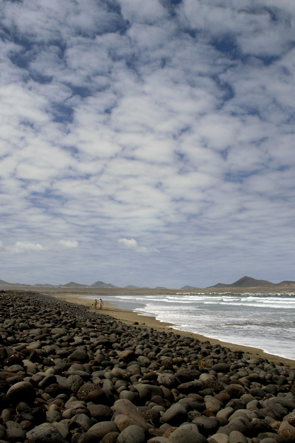lanz08-03-20_005-m.jpg -  Lanzarote, mars 2008 plage de galets de Famara