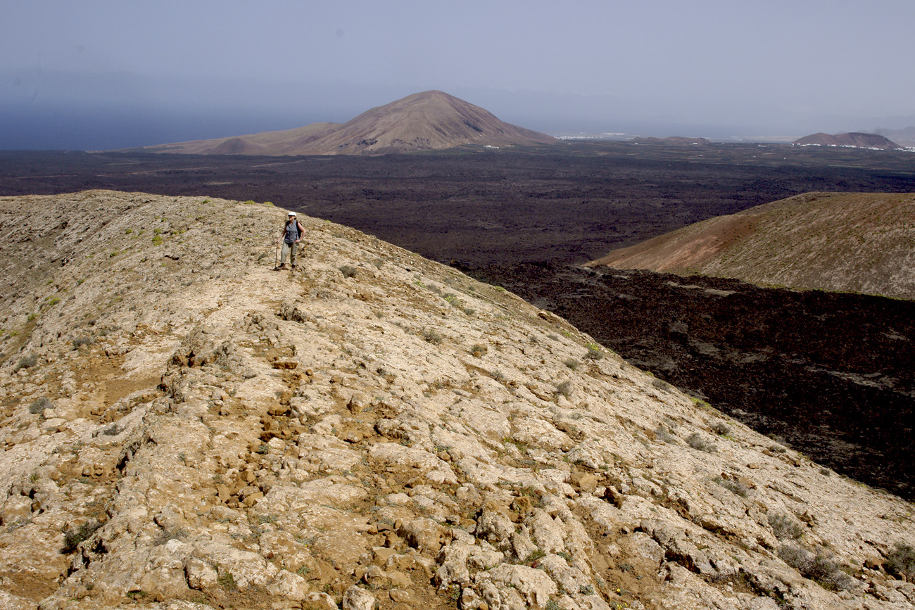 lanz08-03-15_036.jpg -  Lanzarote, mars 2008 Parc National de Timanfaya randonnée autour du cratère Caldera Blanca