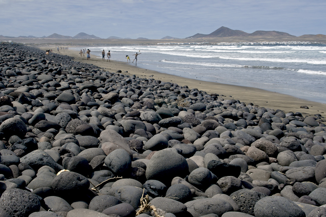 lanz08-03-20_004.jpg -  Lanzarote, mars 2008 plage de galets de Famara