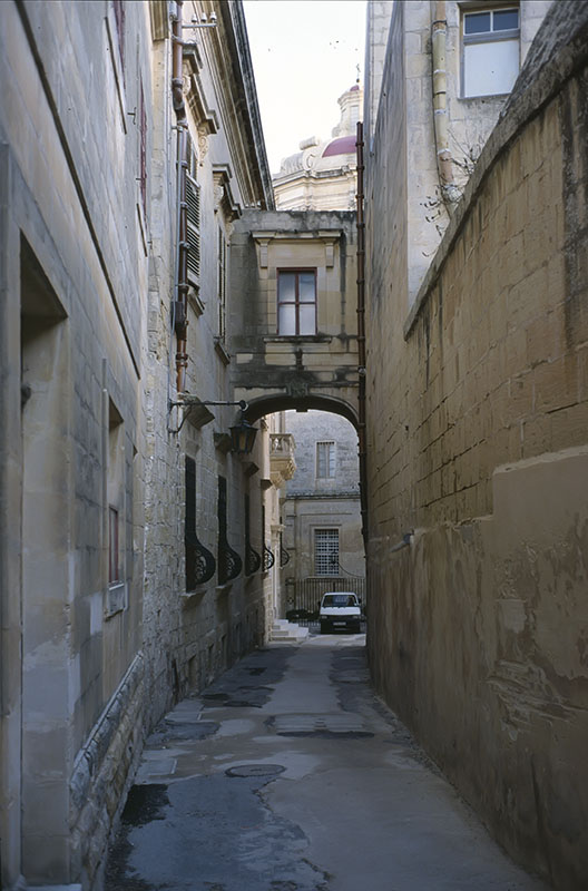 mlt224_ruelle_de_m_dina.jpg -  île de Malte Hagar Kim - Mdina Mdina