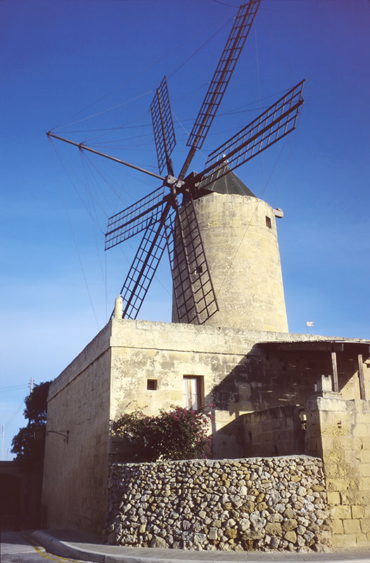 mlt308_moulin_xaghra.jpg -  Ile de Gozo Mgarr - Xaghra le moulin de Xaghra qui n'est plus en usage