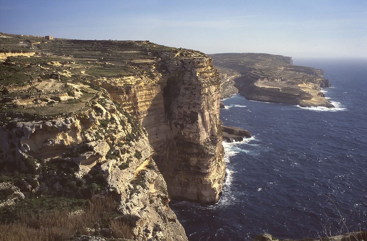 mlt320_falaises_cote_xlendi.jpg -  Ile de Gozo Victoria - Xlendi - Azure Window Falaises près de Xlendi