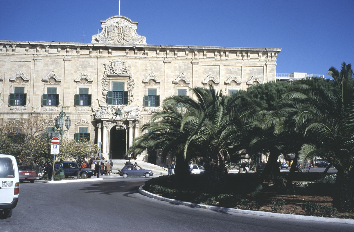 mlt418_auberg_castille_leon.jpg -  Ile de Malte La Valette auberge de Castille et Leon