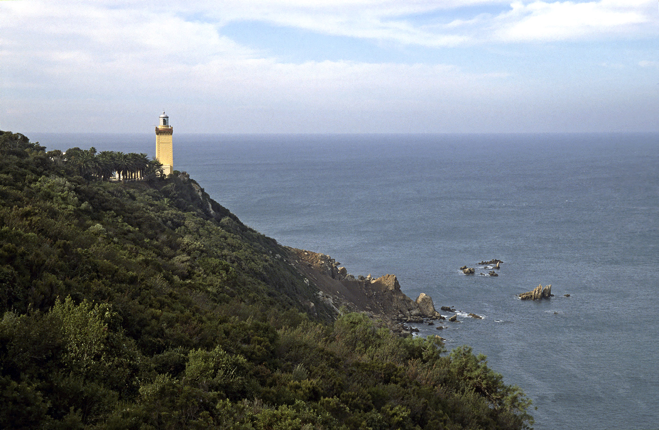 mar0412_001.jpg - Nord, octobre-novembre 2004 Cap Spartel le phare Ektachrome 100 GX