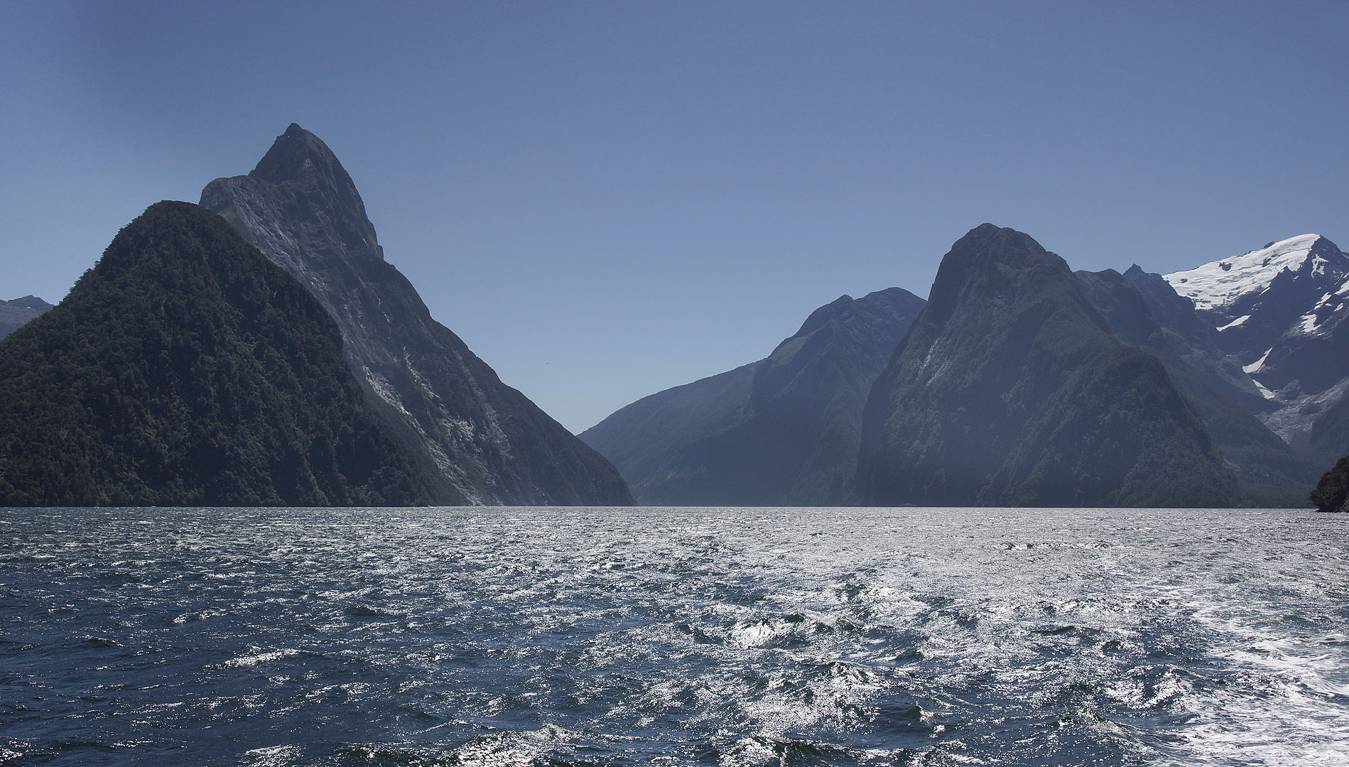 nz12-01-24_249-p.jpg - Southland Milford Sound