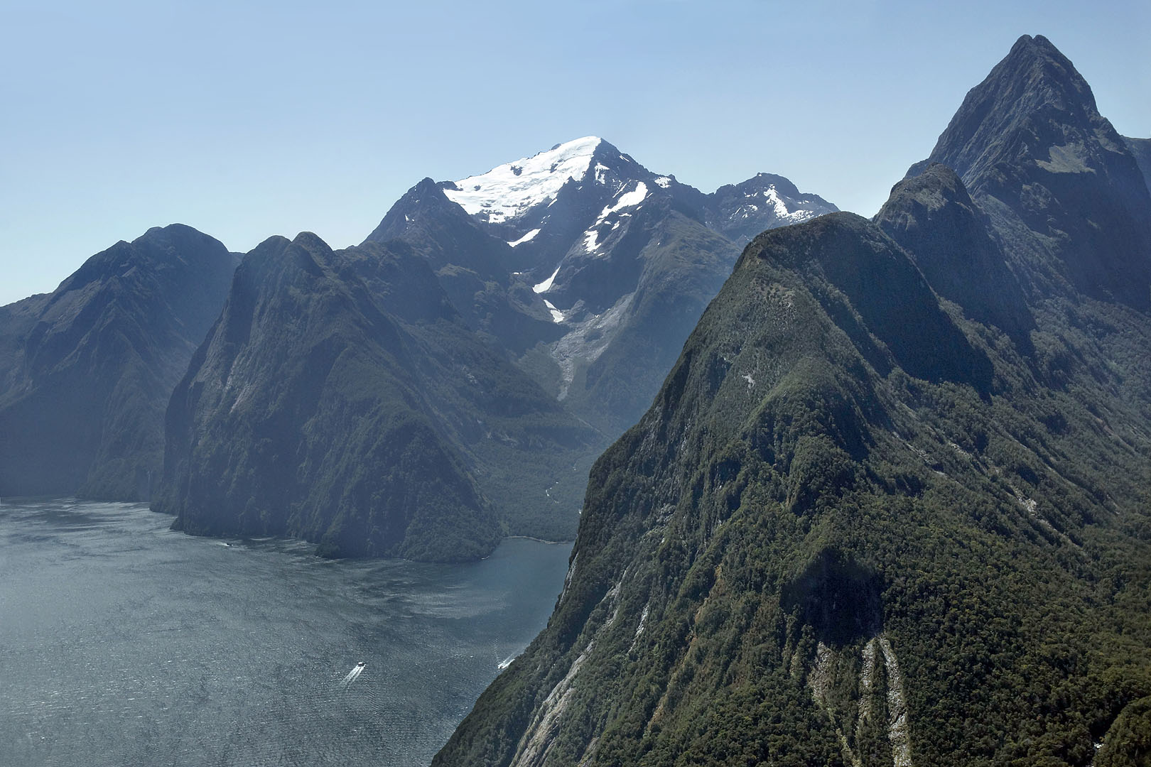 nz12-01-24_266.jpg - Southland Milford Sound