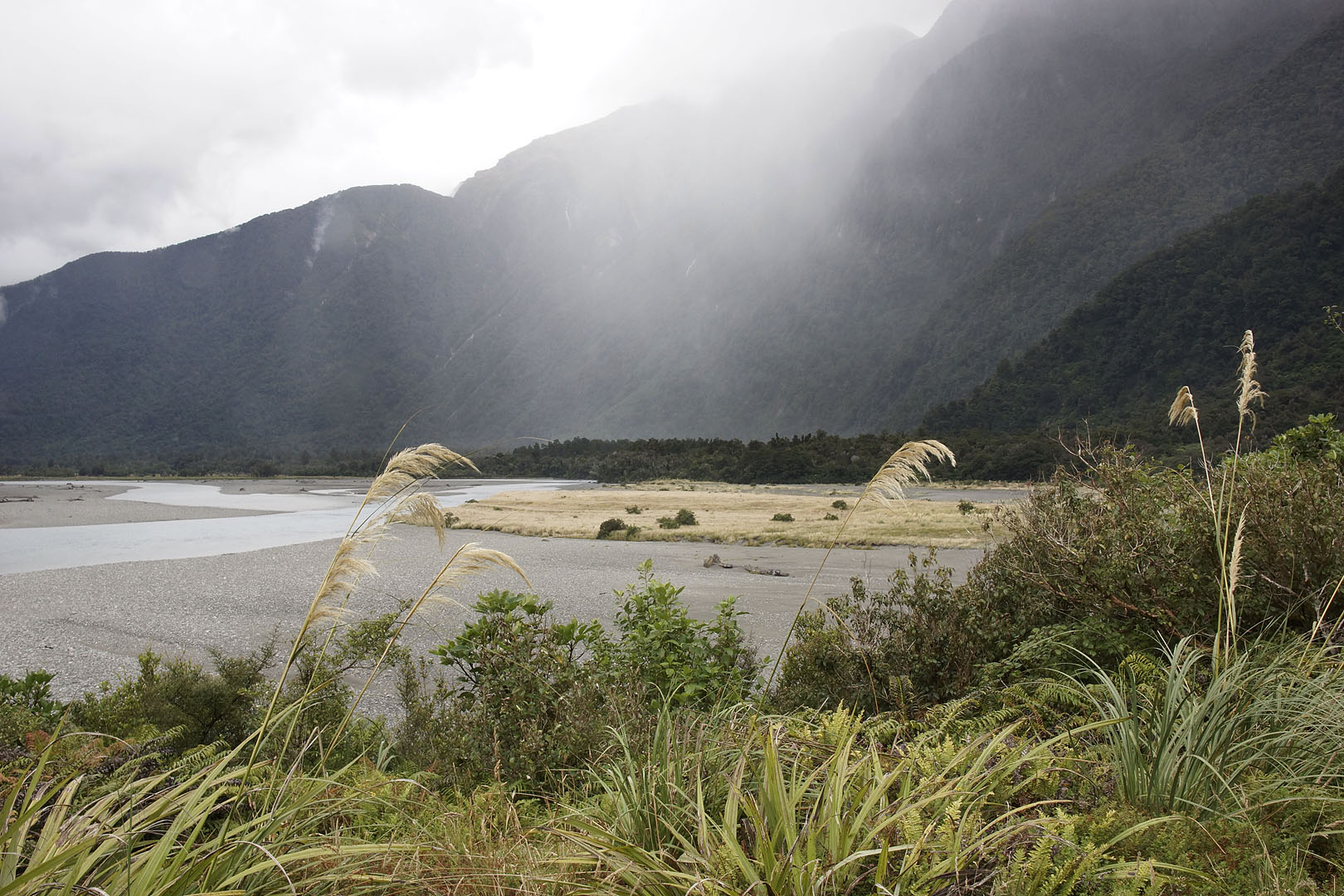 nz12-01-26_014.jpg - Westland Haast River