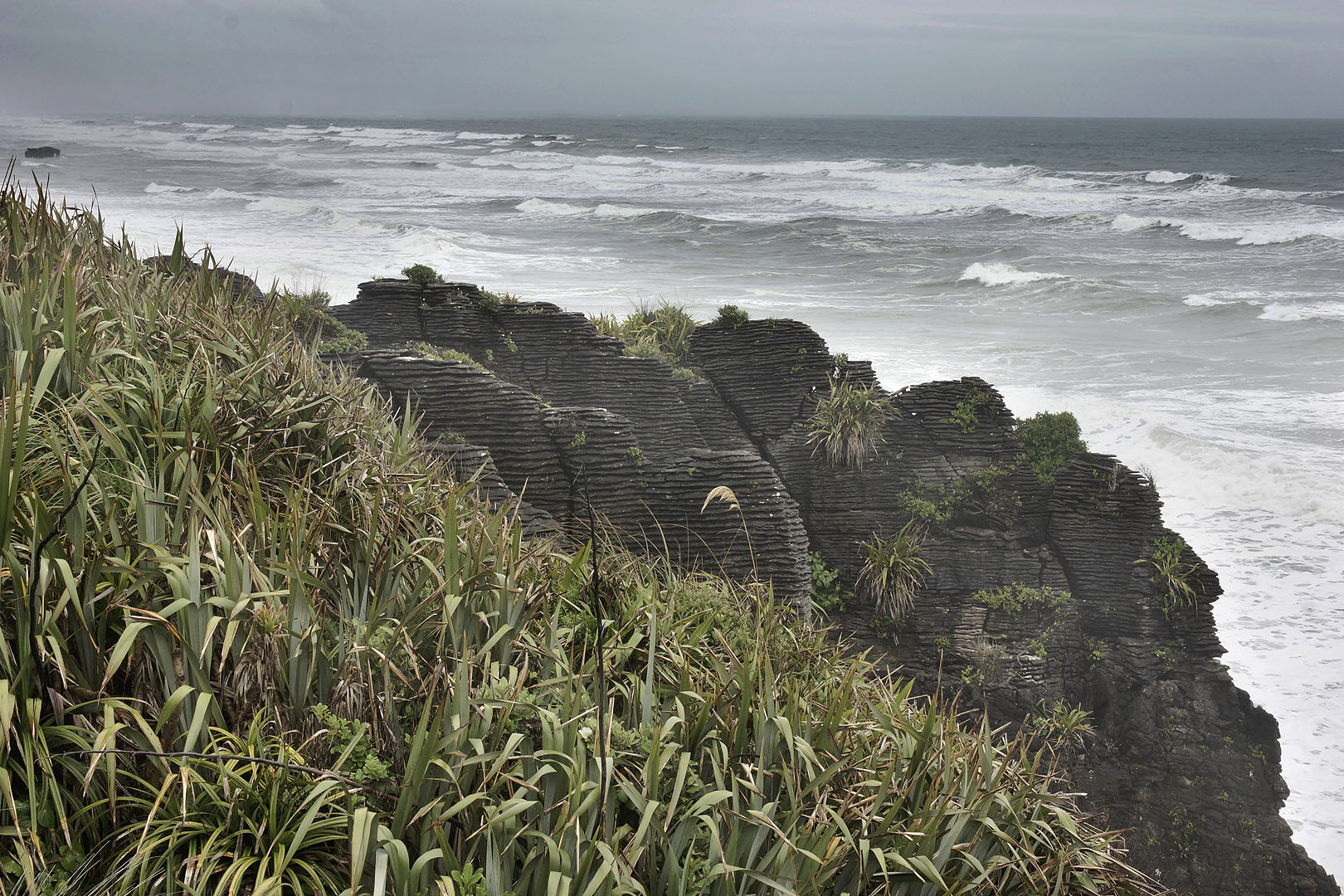 nz12-01-29_017.jpg - les pancakes Grey District Punakaiki