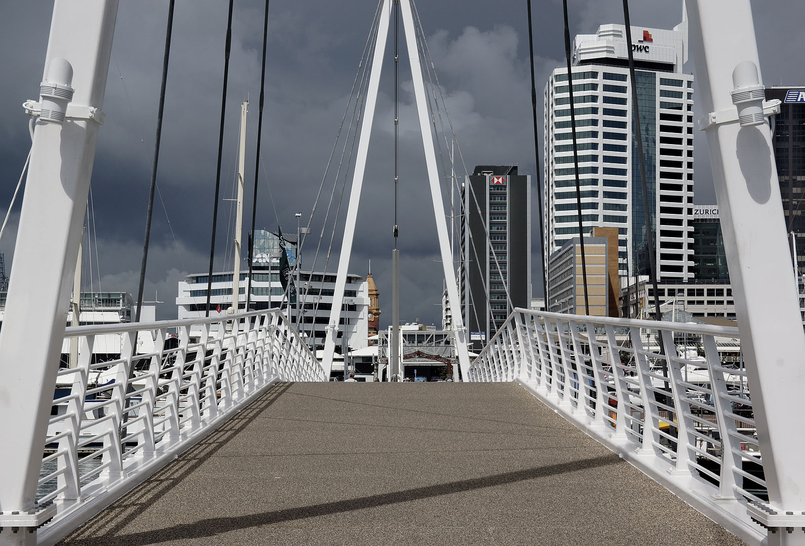 nz12-02-17_036-z.jpg - le pont-levis Auckland District Auckland