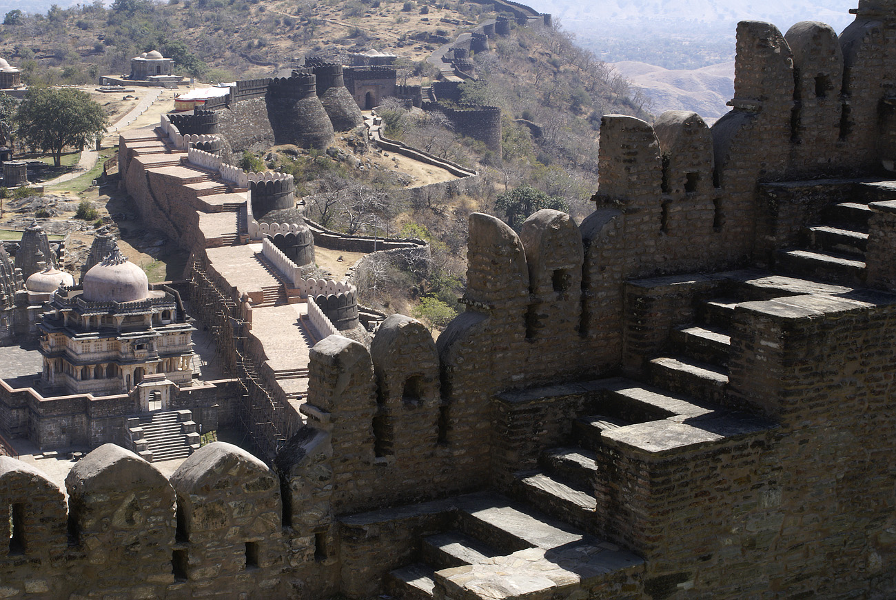 raj07-02-20_045.jpg - Inde, Rajasthan, 20/02/2007 Kumbalgarh forteresse et temples