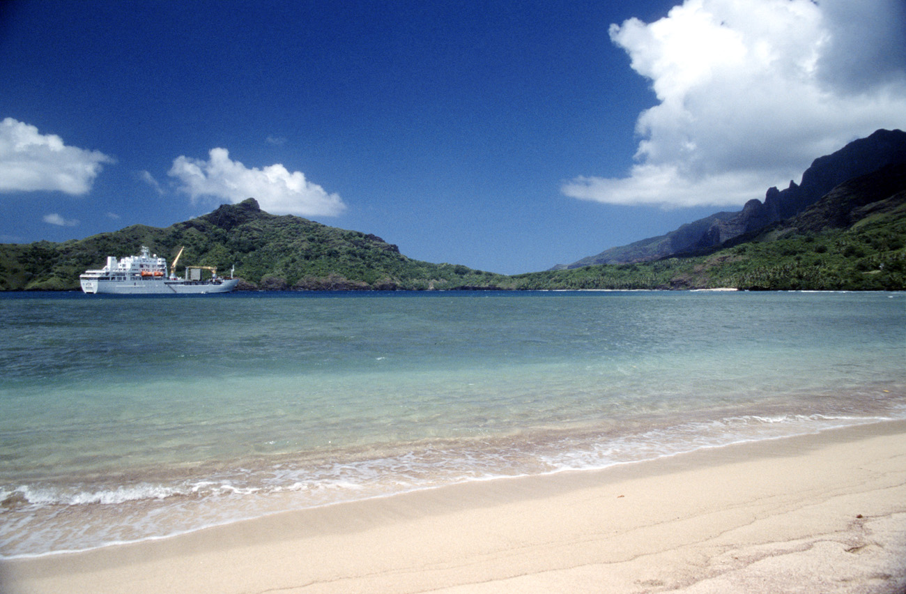 pol05_0576m.jpg - Iles Marquises, Nuku Hiva baie d'Anaho