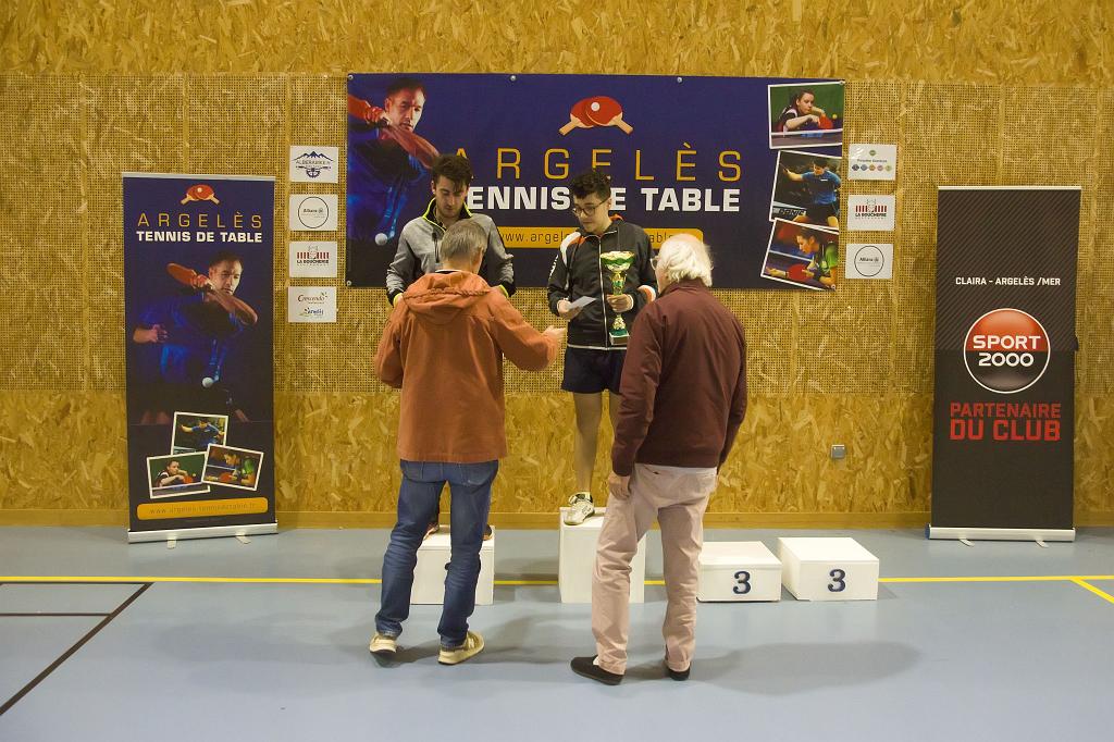 TT2023-12-17_907.jpg - Tableau G, 1200 points-NN 	remise des récompenses par Pascal Alix et Jean-Claude Gadriot