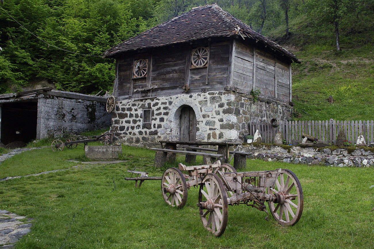 adriatic08-05-16_047-z.jpg - 16/05/2008 Serbie - ,  bivouac près de Valjevo 
